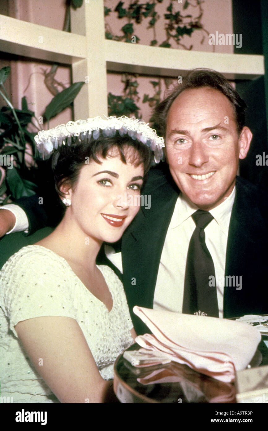 ELIZABETH TAYLOR marries Michael Wilding in 1952 Stock Photo