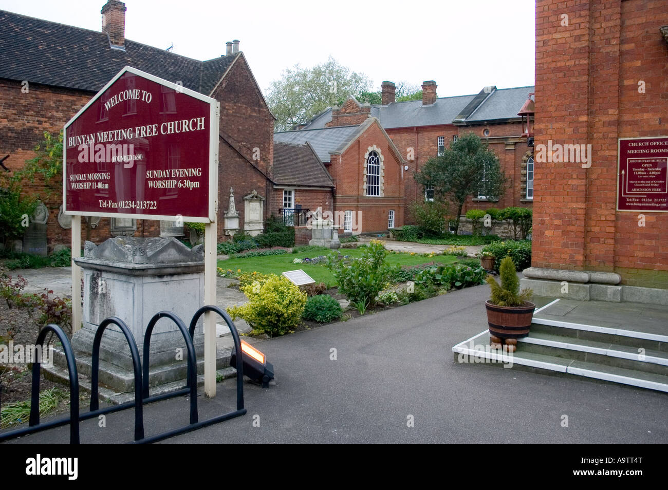 john bunyan meeting hall garden bedford author of pilgrim progress Stock Photo
