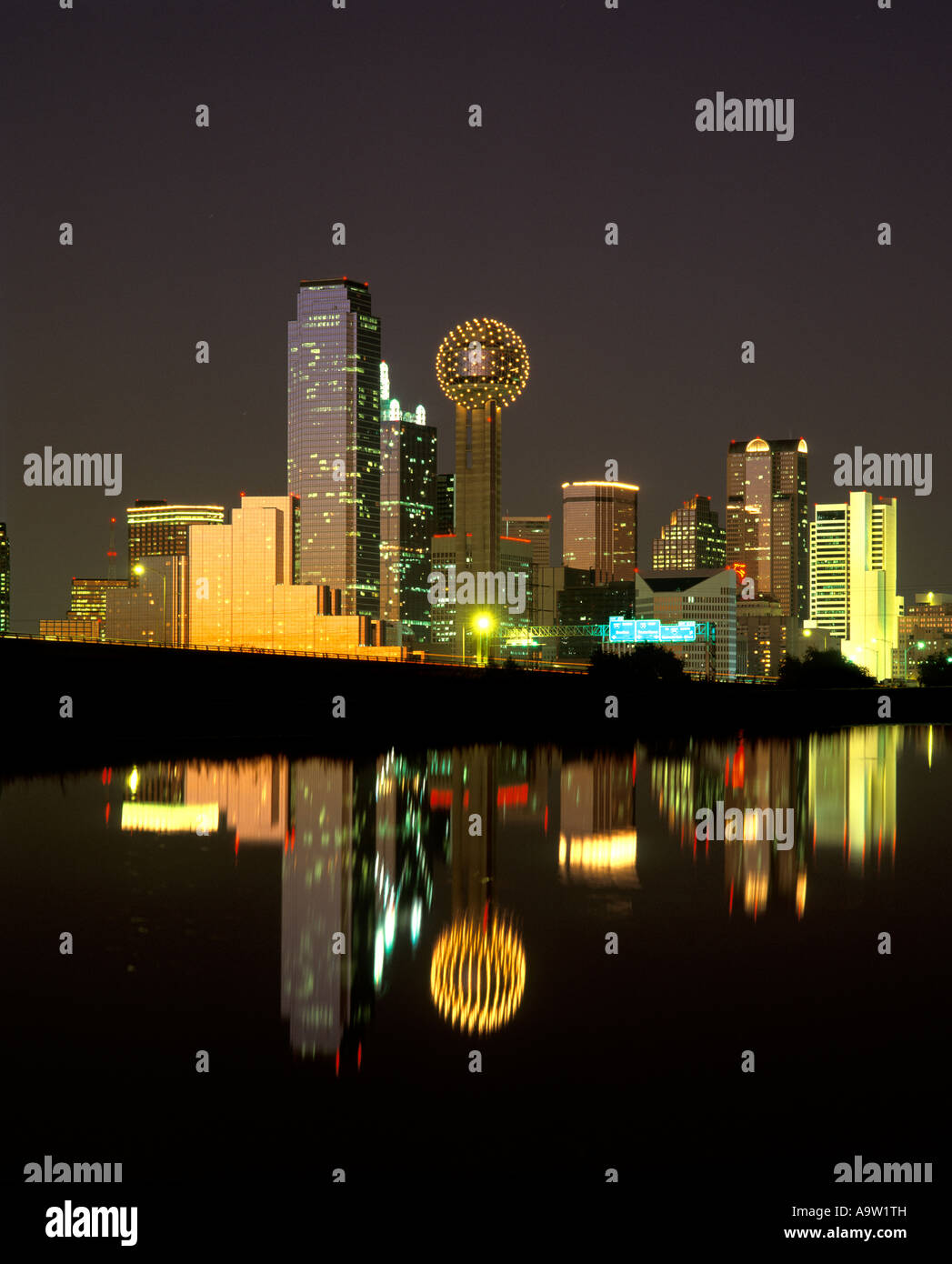 Dallas texas skyline lit night hi-res stock photography and images - Alamy
