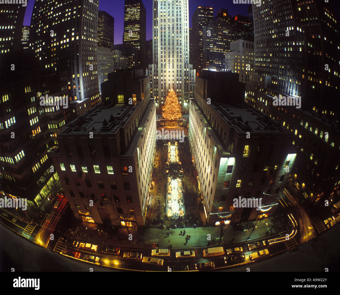 CHRISTMAS TREE LIGHTS ROCKEFELLER CENTER (©RAYMOND HOOD 1939) FIFTH ...