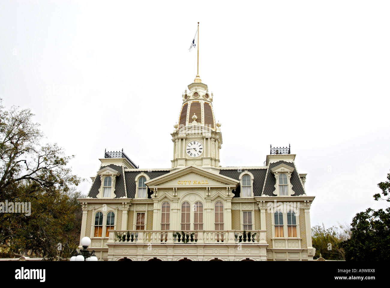 city-hall-on-main-street-at-magic-kingdom-at-walt-disney-world-orlando