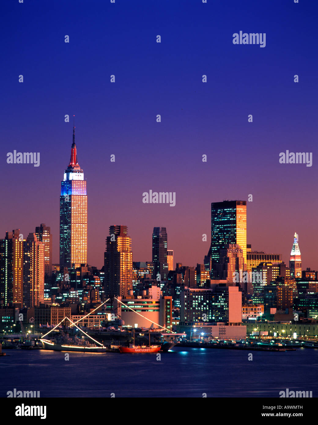 EMPIRE STATE BUILDING MIDTOWN SKYLINE MANHATTAN NEW YORK CITY USA Stock ...