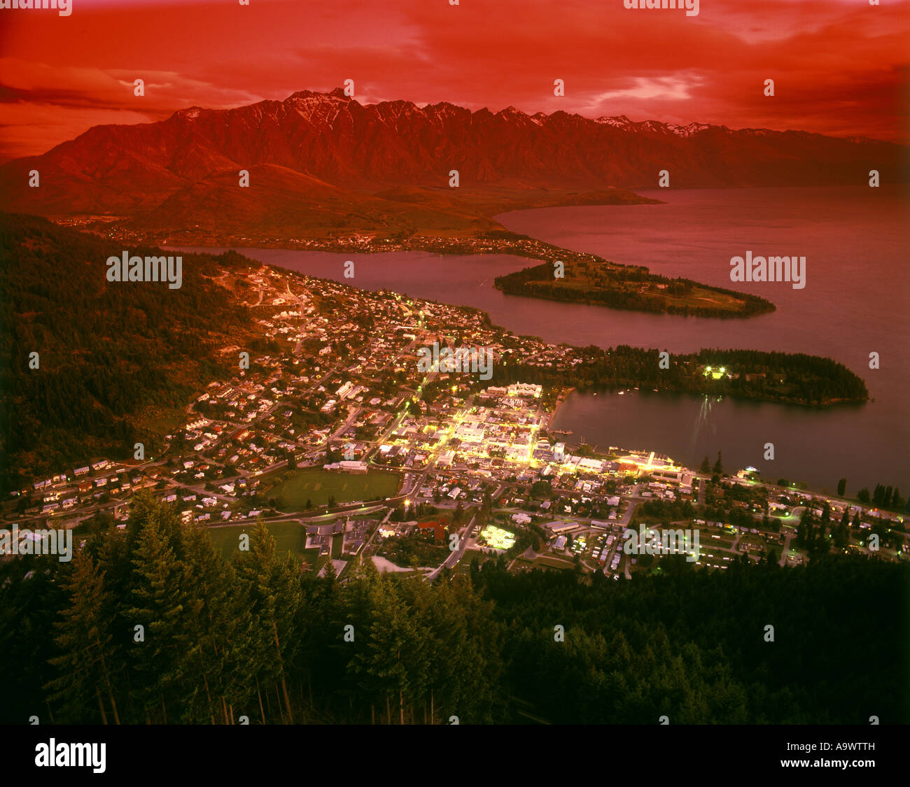 LAKE WAKATIPU QUEENSTOWN SOUTH ISLAND NEW ZEALAND Stock Photo - Alamy