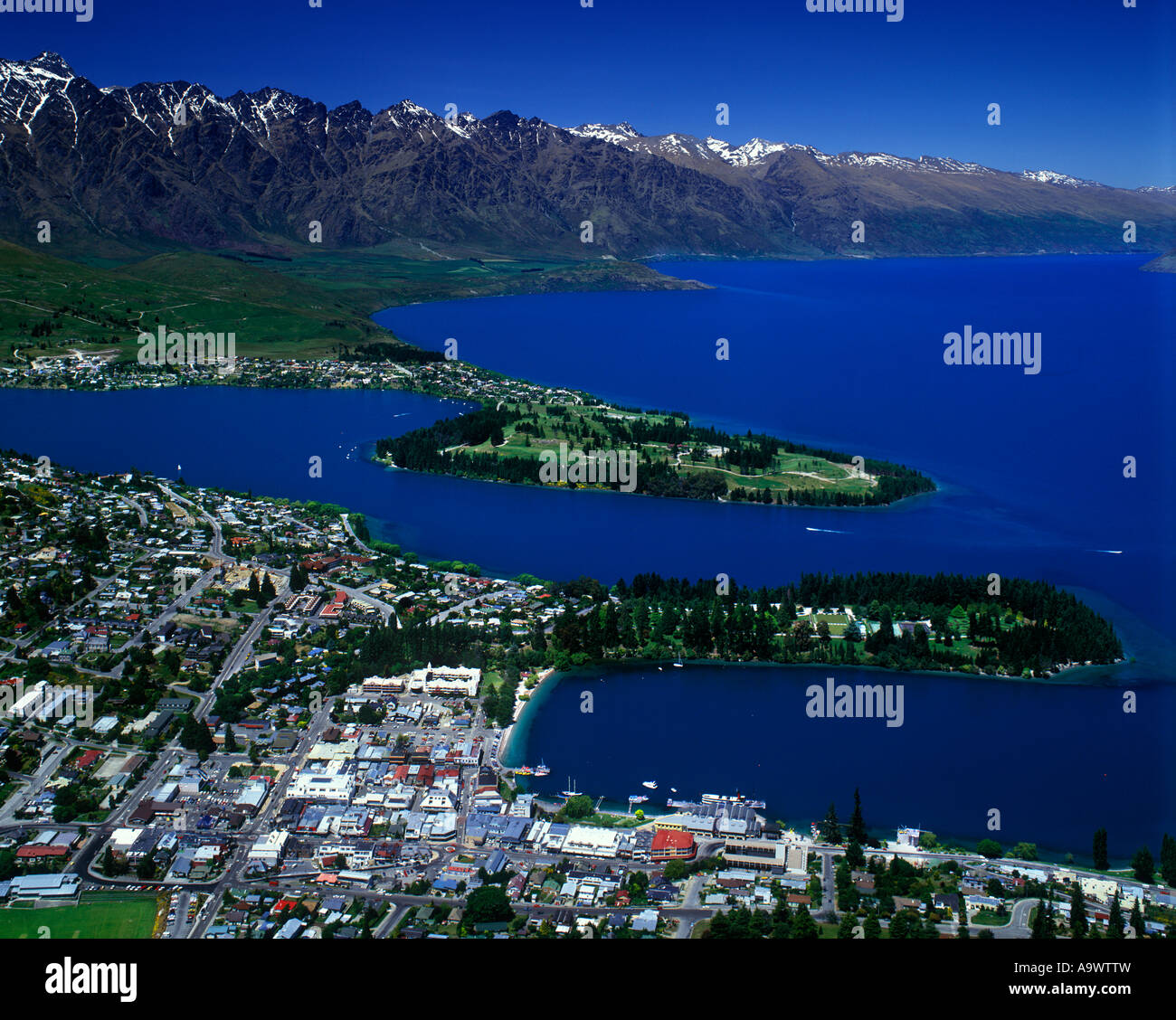LAKE WAKATIPU QUEENSTOWN SOUTH ISLAND NEW ZEALAND Stock Photo - Alamy