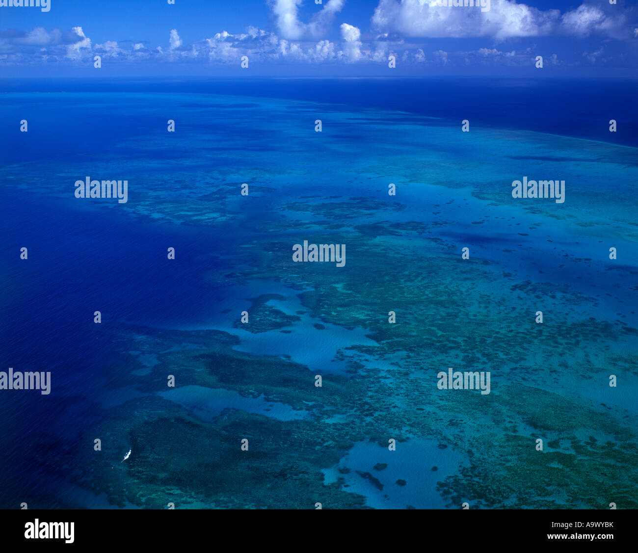 Great barrier reef aerial hi-res stock photography and images - Alamy