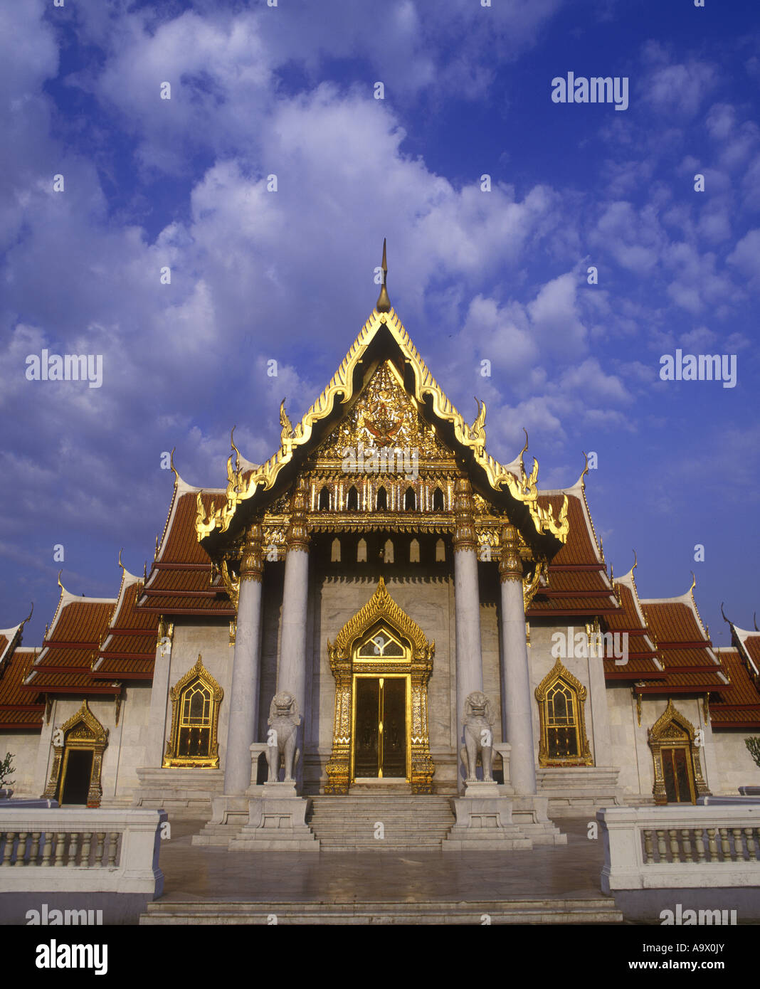 WAT BENCHAMABOPHIT MARBLE TEMPLE BANGKOK THAILAND Stock Photo - Alamy