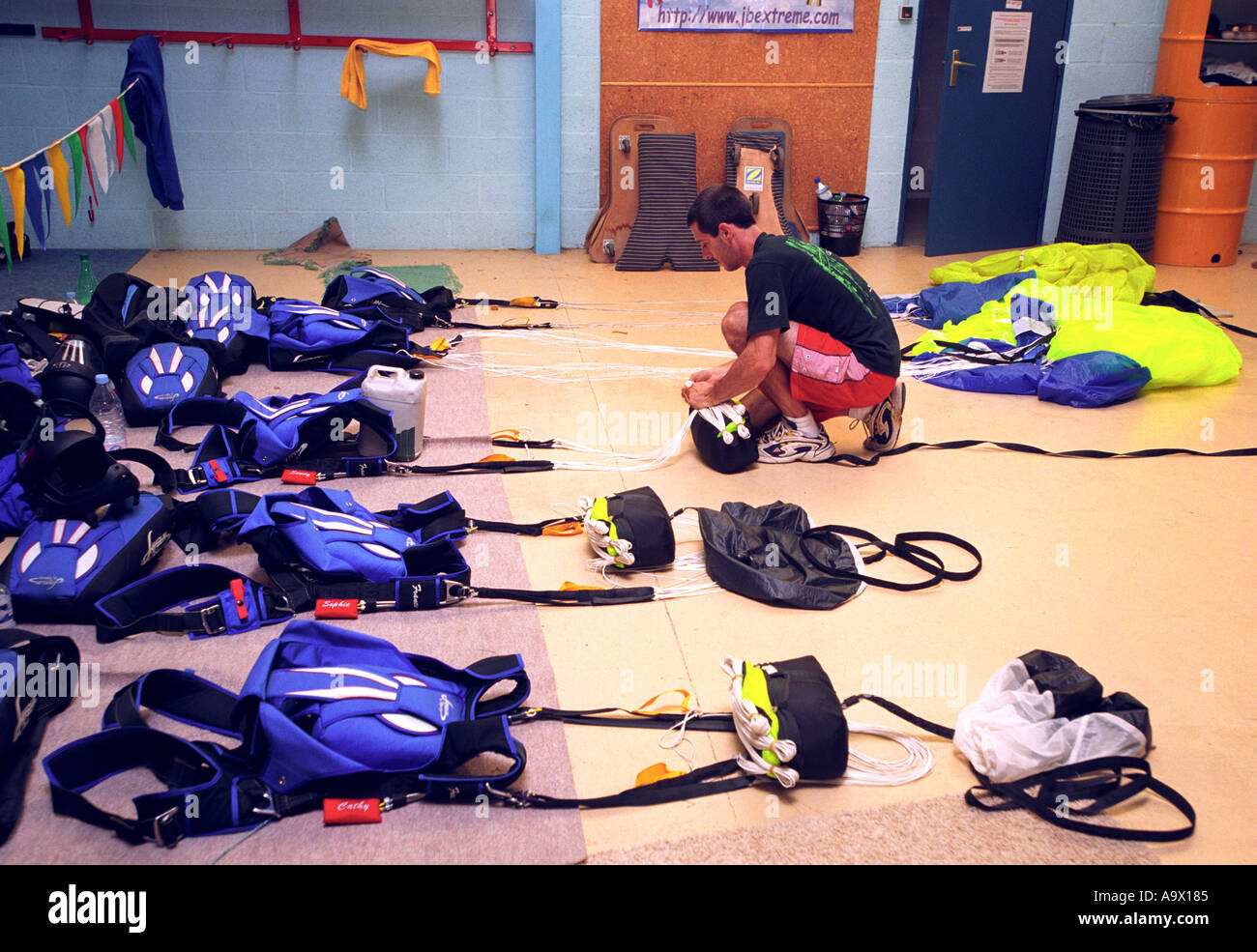 Parachute packing hi-res stock photography and images - Alamy