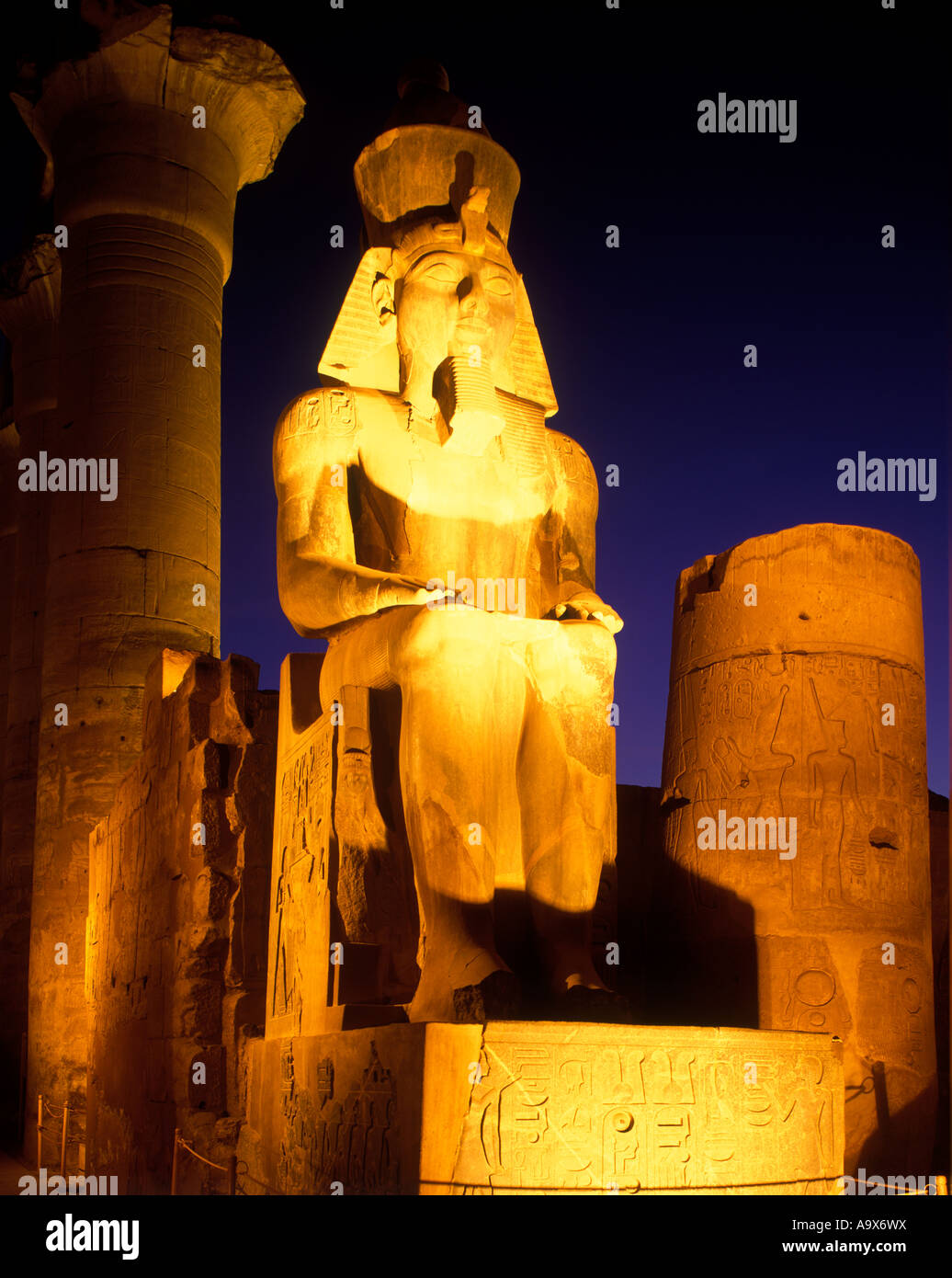 RAMSES II STATUE TEMPLE OF LUXOR LUXOR RUINS EGYPT Stock Photo - Alamy