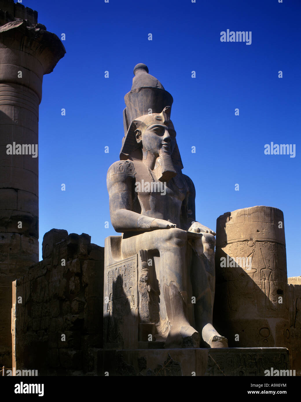 RAMSES II STATUE TEMPLE OF LUXOR LUXOR RUINS EGYPT Stock Photo - Alamy