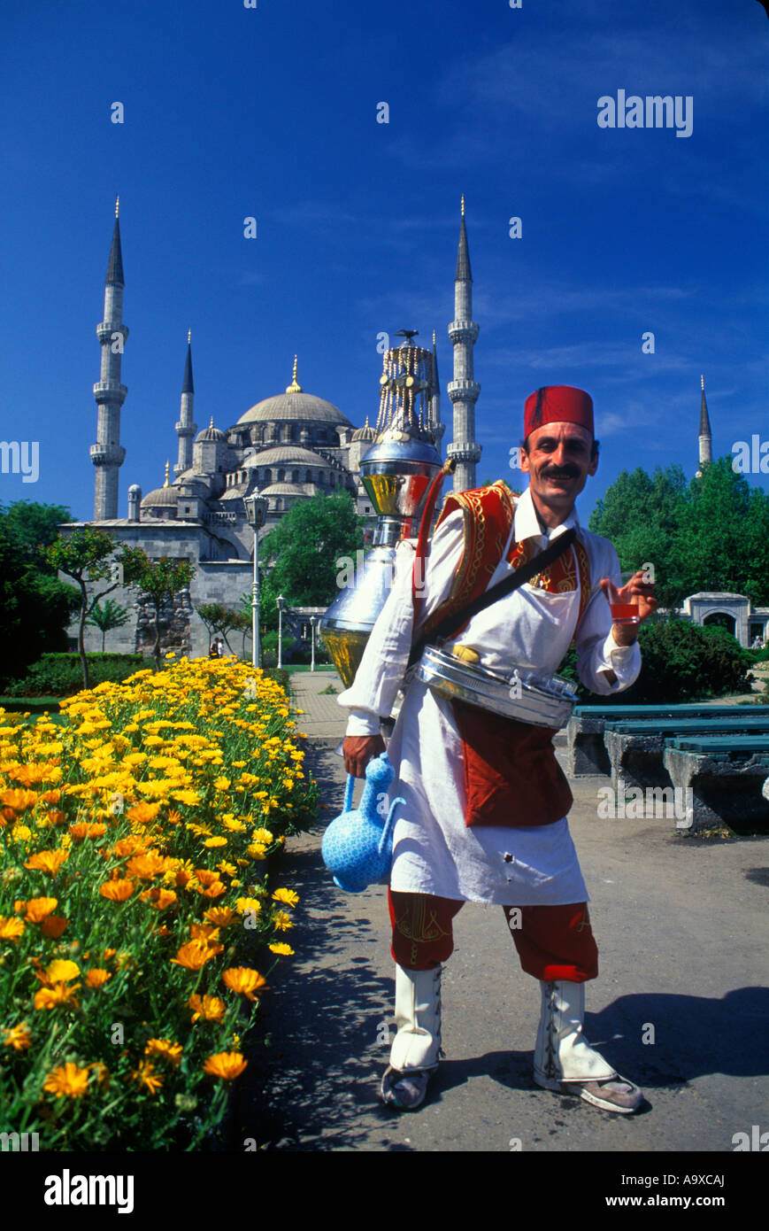 DRINKS VENDOR SULEYMANIYE MOSQUE ISTANBUL TURKEY Stock Photo