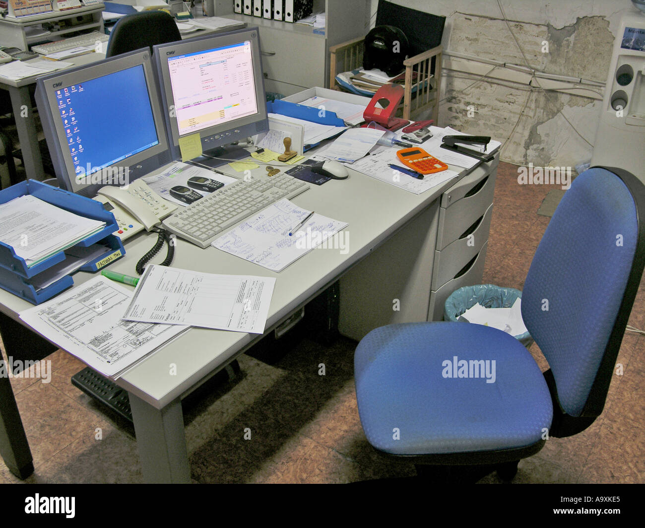 Office admin men hi-res stock photography and images - Alamy