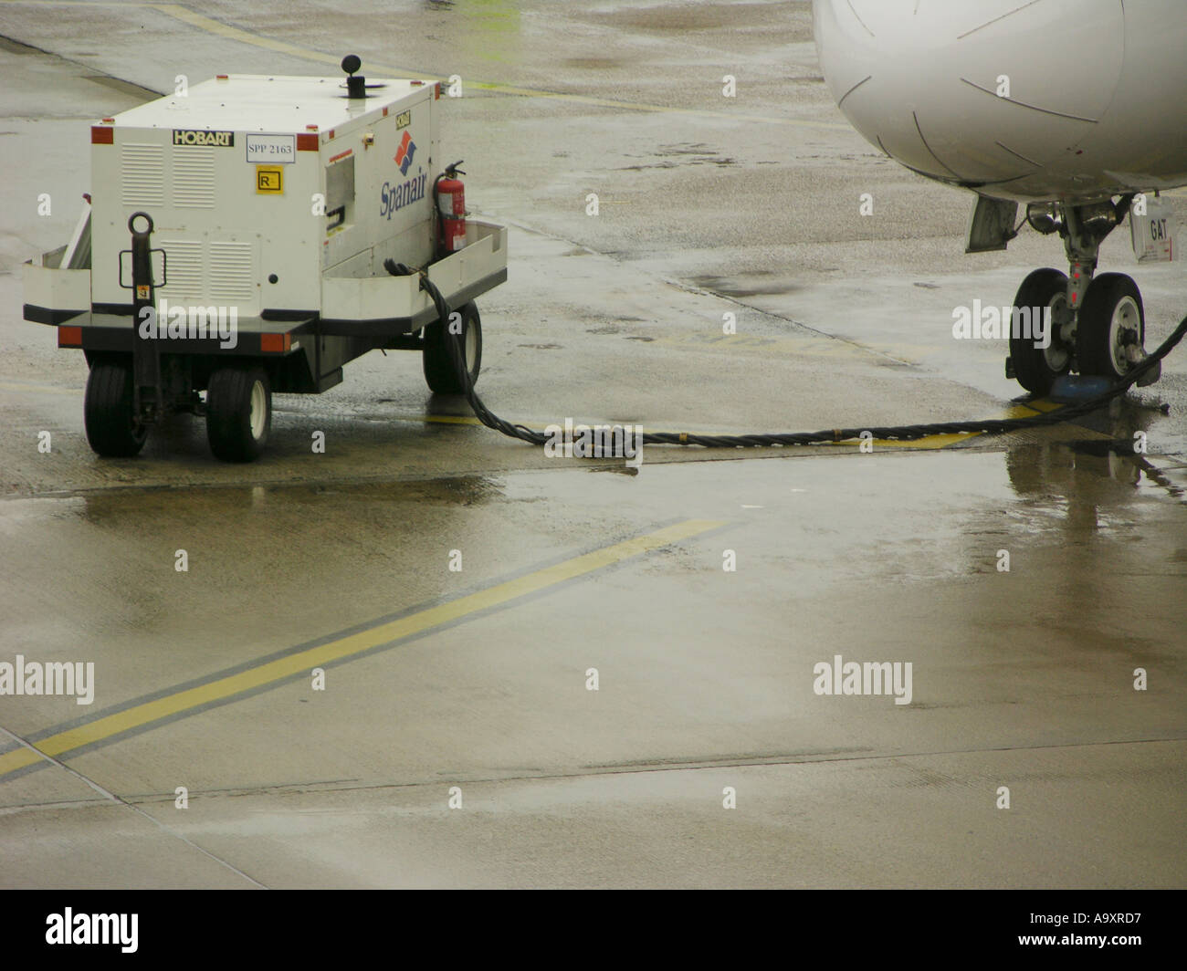 Refuelling Strip off maintenance hi-res stock photography and images - Alamy
