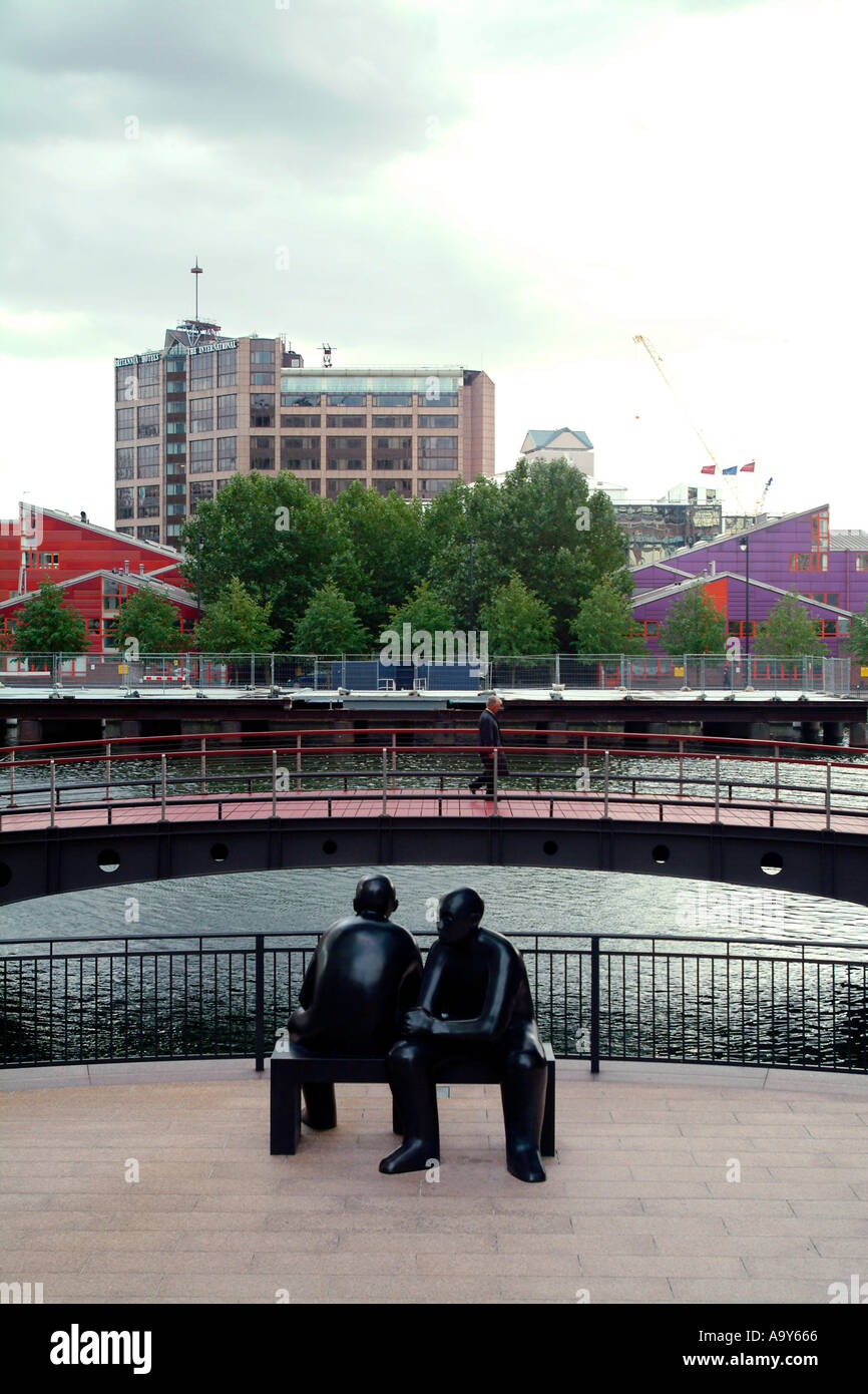 Sculpture in Canary Wharf London Stock Photo - Alamy
