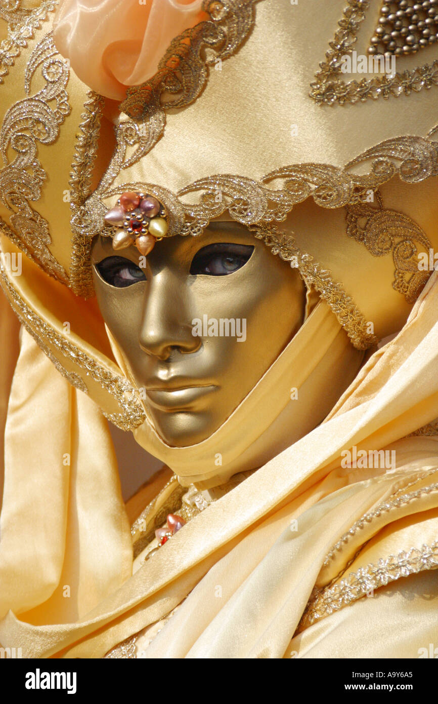 Gold costume hi-res stock photography and images - Alamy