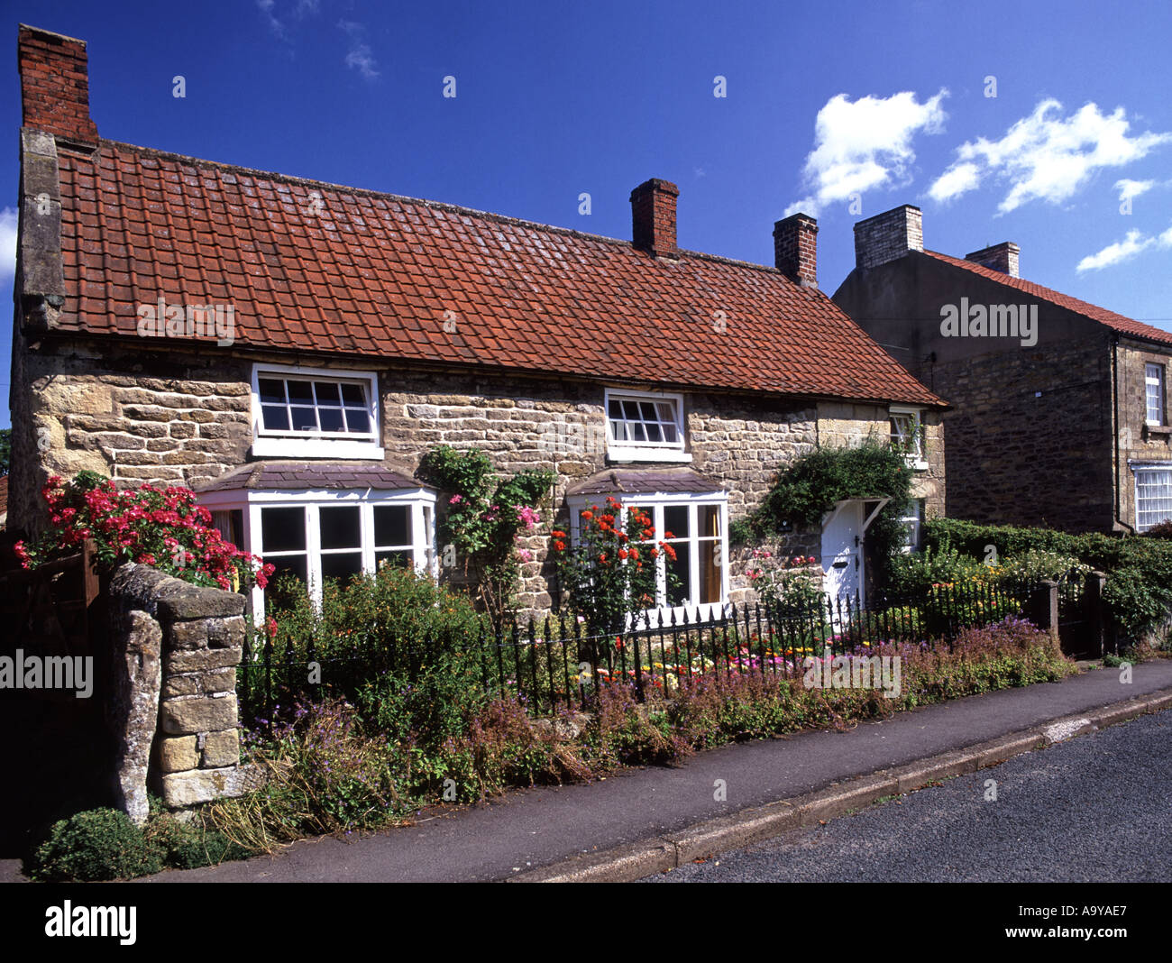 Country cottage Lockton Village North Yorkshire Stock Photo Alamy