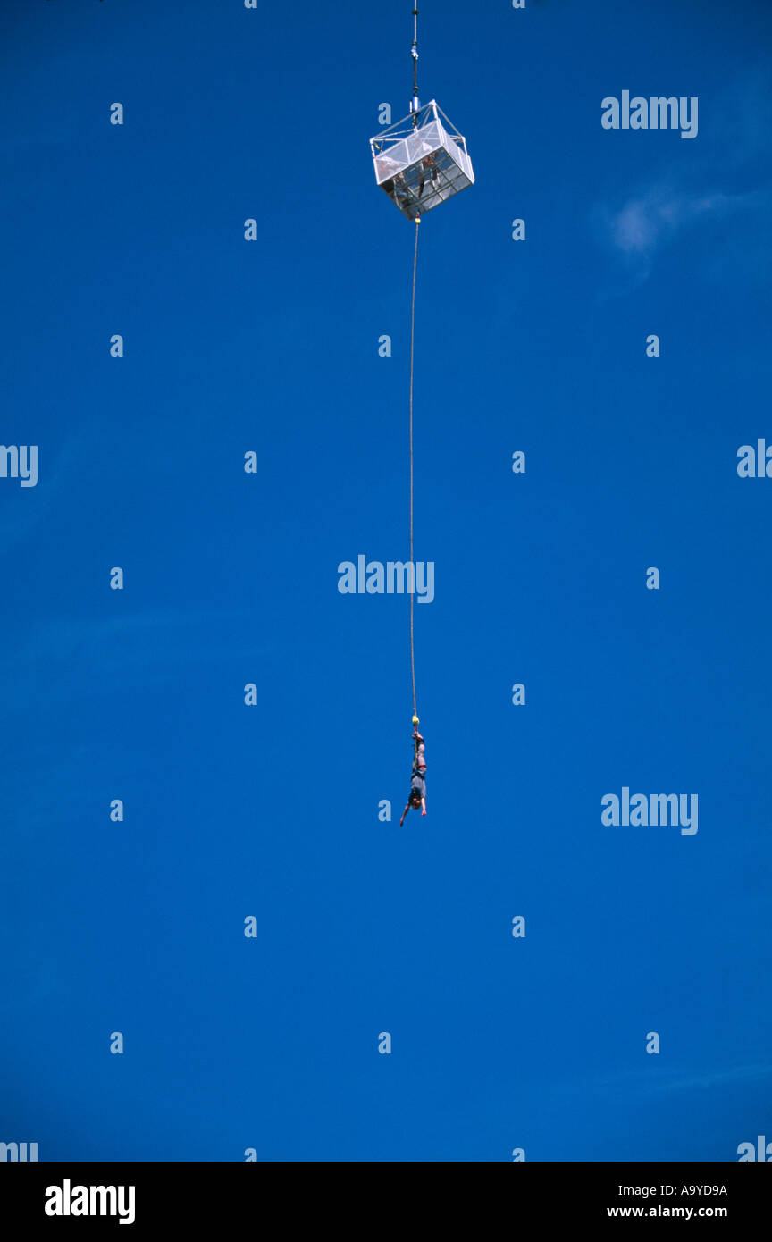 Bungee jumping crane uk hires stock photography and images Alamy