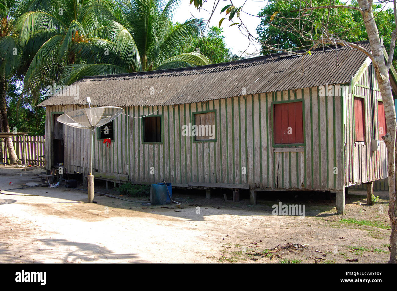 Simple hut with satellite dish, Mouro, Amazonia, Brazil Stock Photo