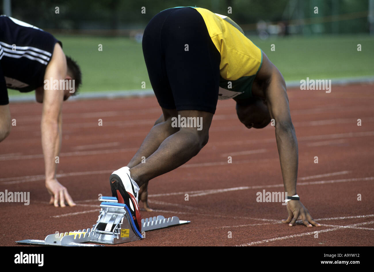Investigación Fácil de leer Paradoja Runner in set position before 100m race on an athletics track, UK Stock  Photo - Alamy