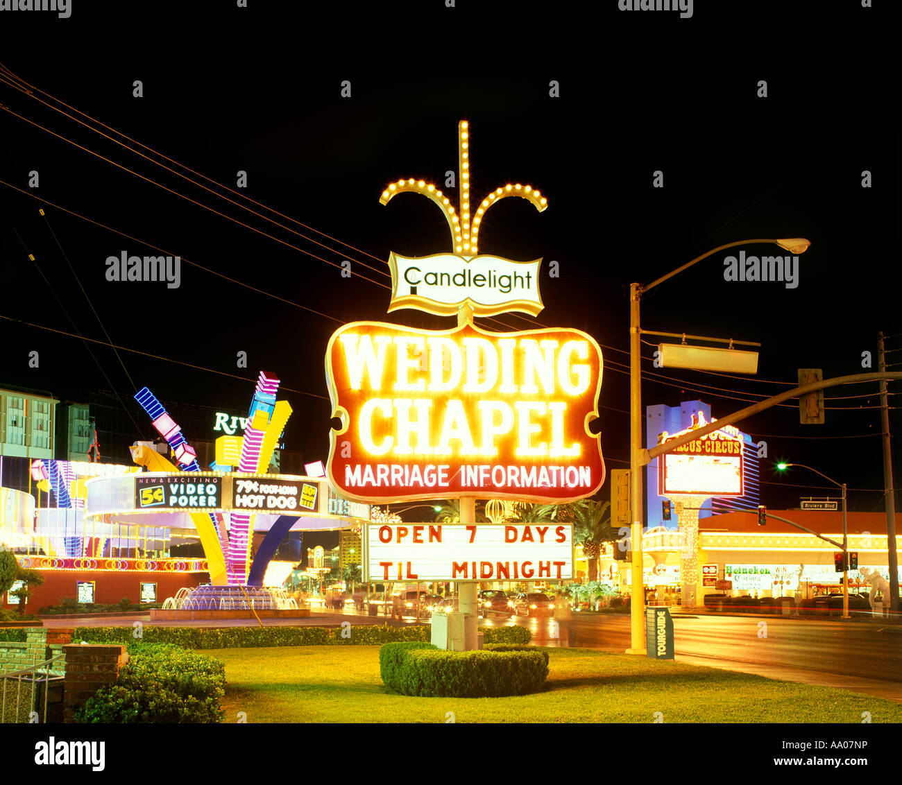 Candlelight wedding chapel las vegas hires stock photography and