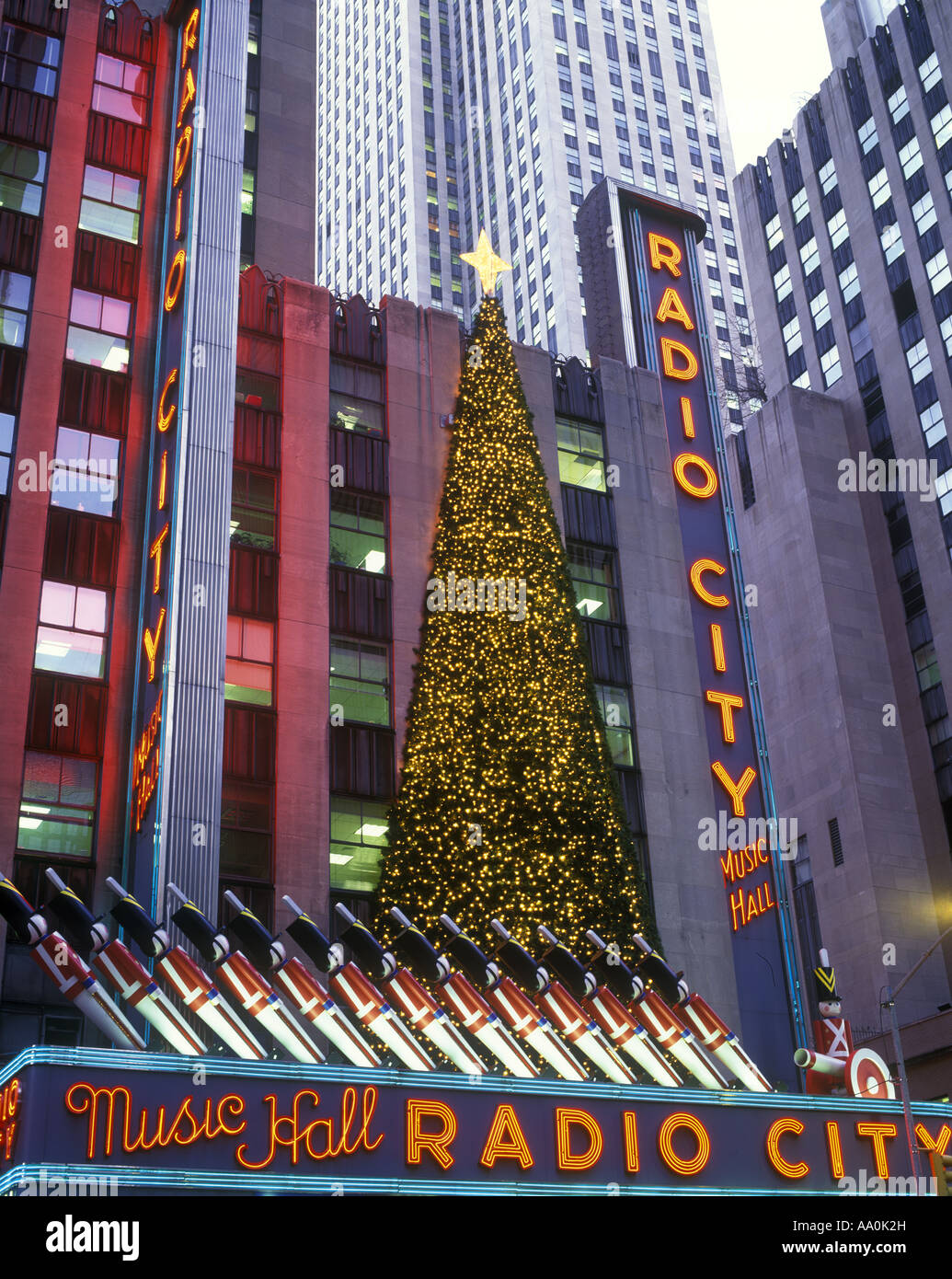 CHRISTMAS TREE LIGHTS RADIO CITY MUSIC HALL ROCKEFELLER CENTER ©RAYMOND HOOD 1939 SIXTH