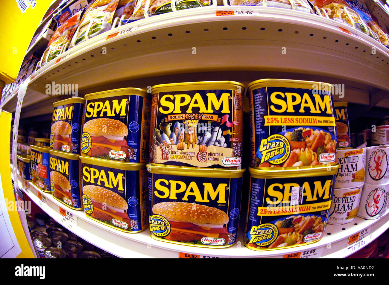 https://c8.alamy.com/comp/AA0ND2/cans-of-spam-by-hormel-are-seen-on-a-supermarket-shelf-AA0ND2.jpg