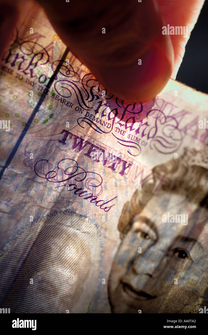 hand holding twenty Pound banknote Stock Photo - Alamy