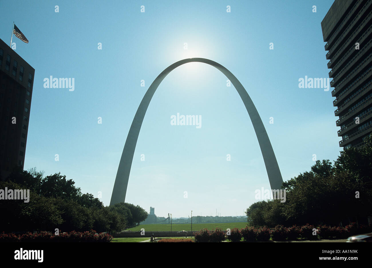 Sunlight on the gateway arch st louis Stock Photo - Alamy