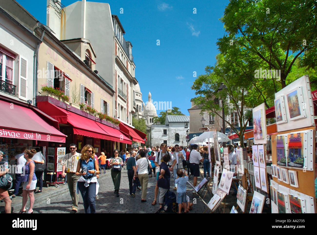 Place du Tertre with the Basilica of Sacre Coeur  in the distance, Montmartre, Paris, France Stock Photo