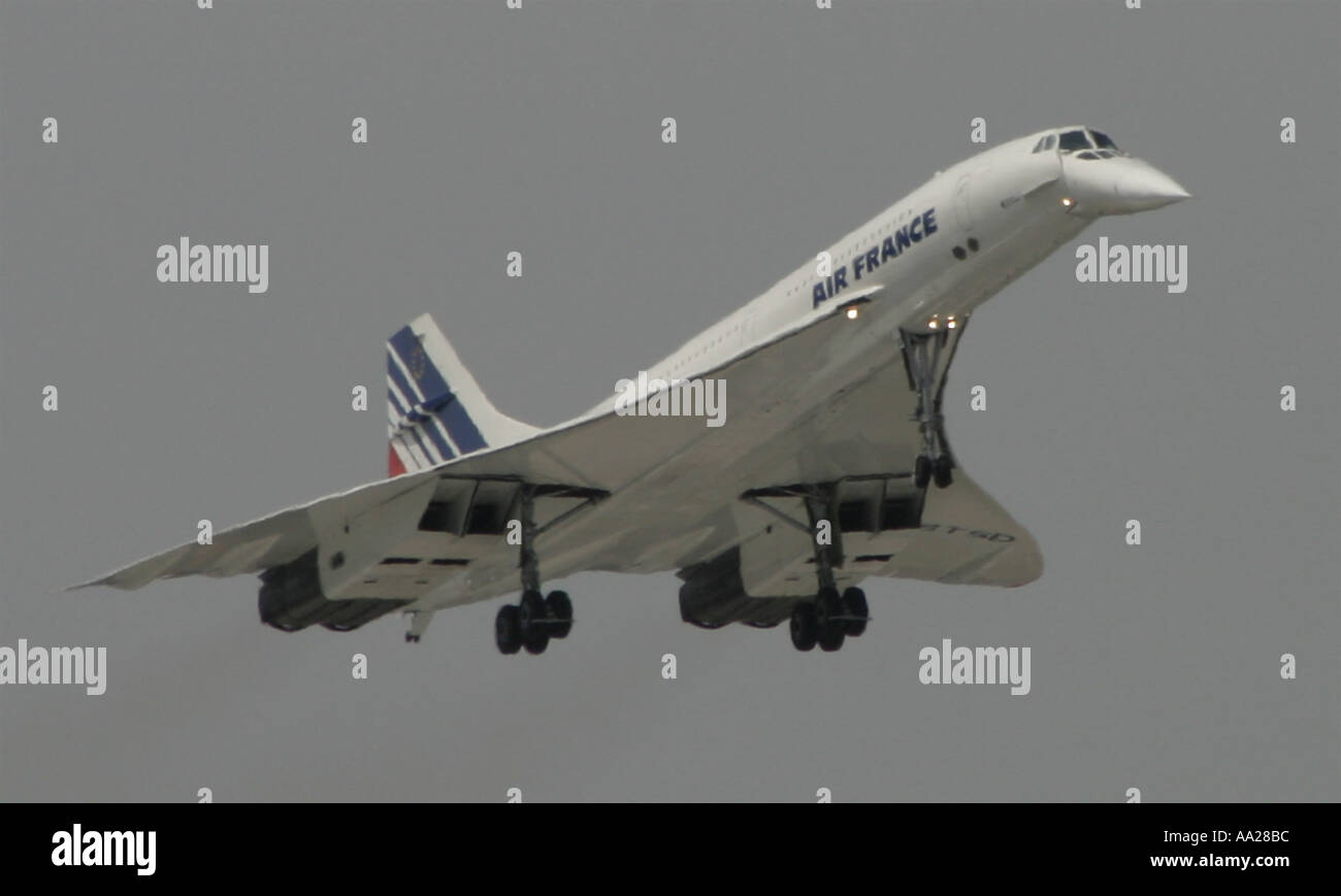 An Air France Concorde in flight makes its last landing at Le Bourget Airport in Paris June 2003 Stock Photo