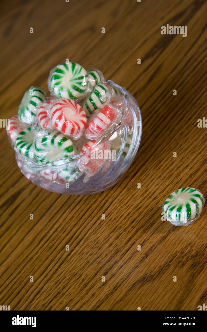 Table Mints Mints sweets on table hi-res stock photography and images - Alamy