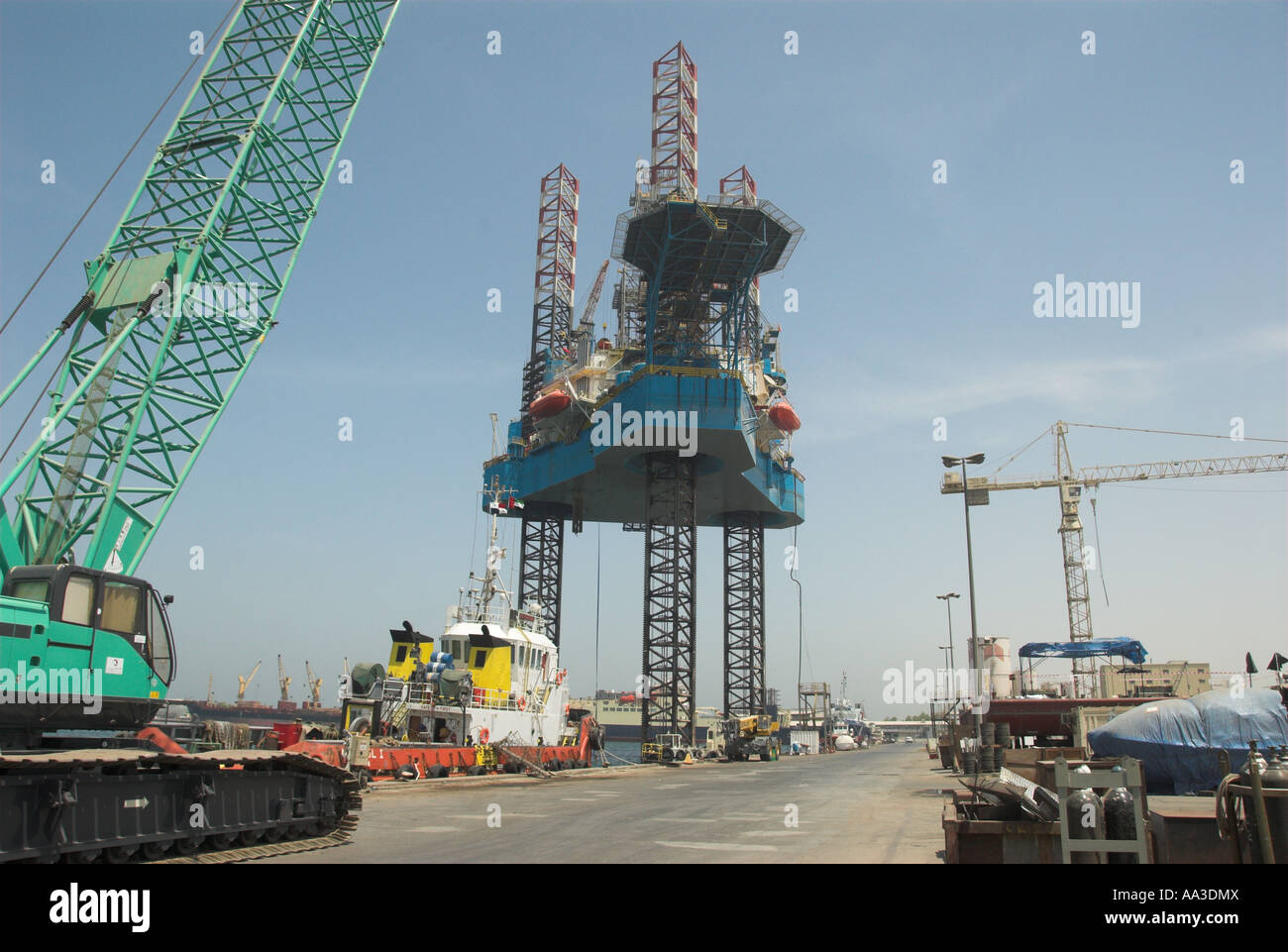 Jack up oilrig in port Khalid UAE Stock Photo - Alamy