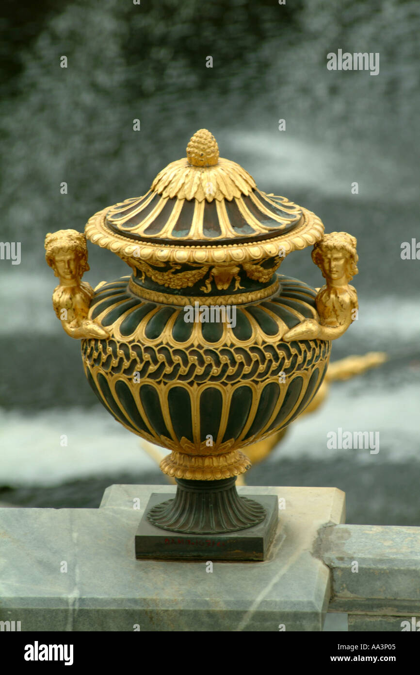 Golden urn hi-res stock photography and images - Alamy