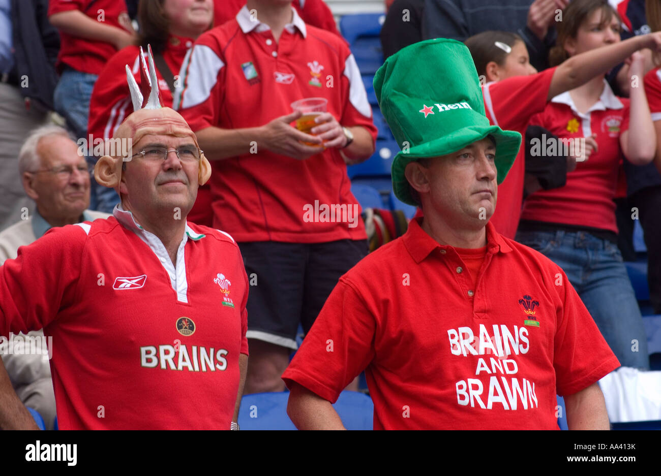 Scarlets rugby hi-res stock photography and images - Alamy