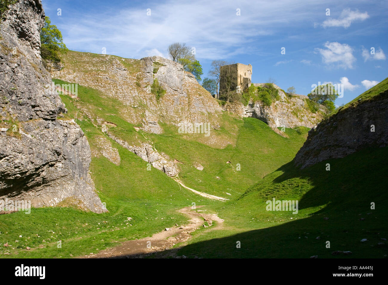 View of Peveril Castle above CaveDale at Castleton in the Peak District in Derbyshire Stock Photo