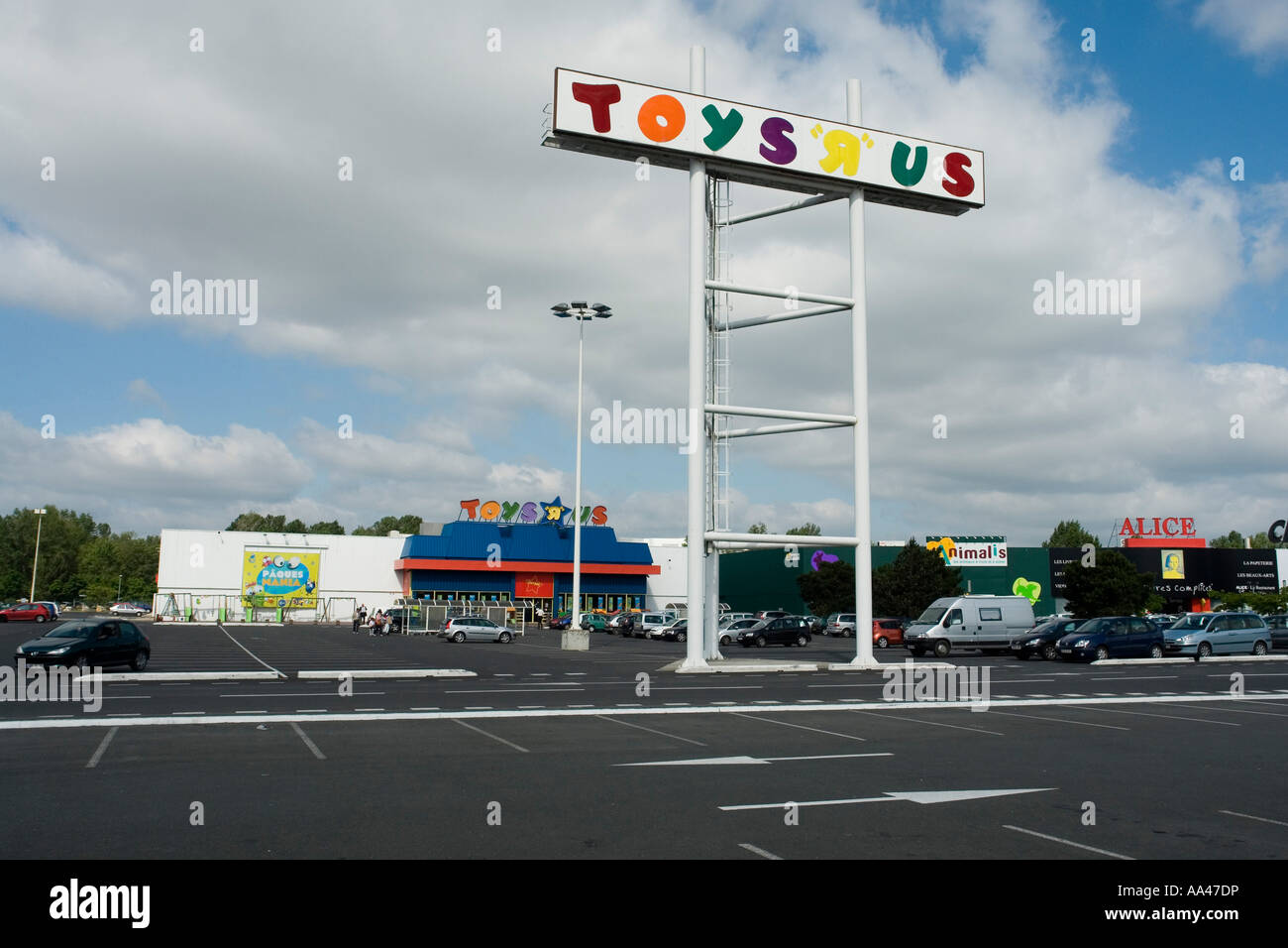 Toys r us toy store Le Lac Commercial Centre Bordeaux Gironde Aquitaine  France Europe Stock Photo - Alamy