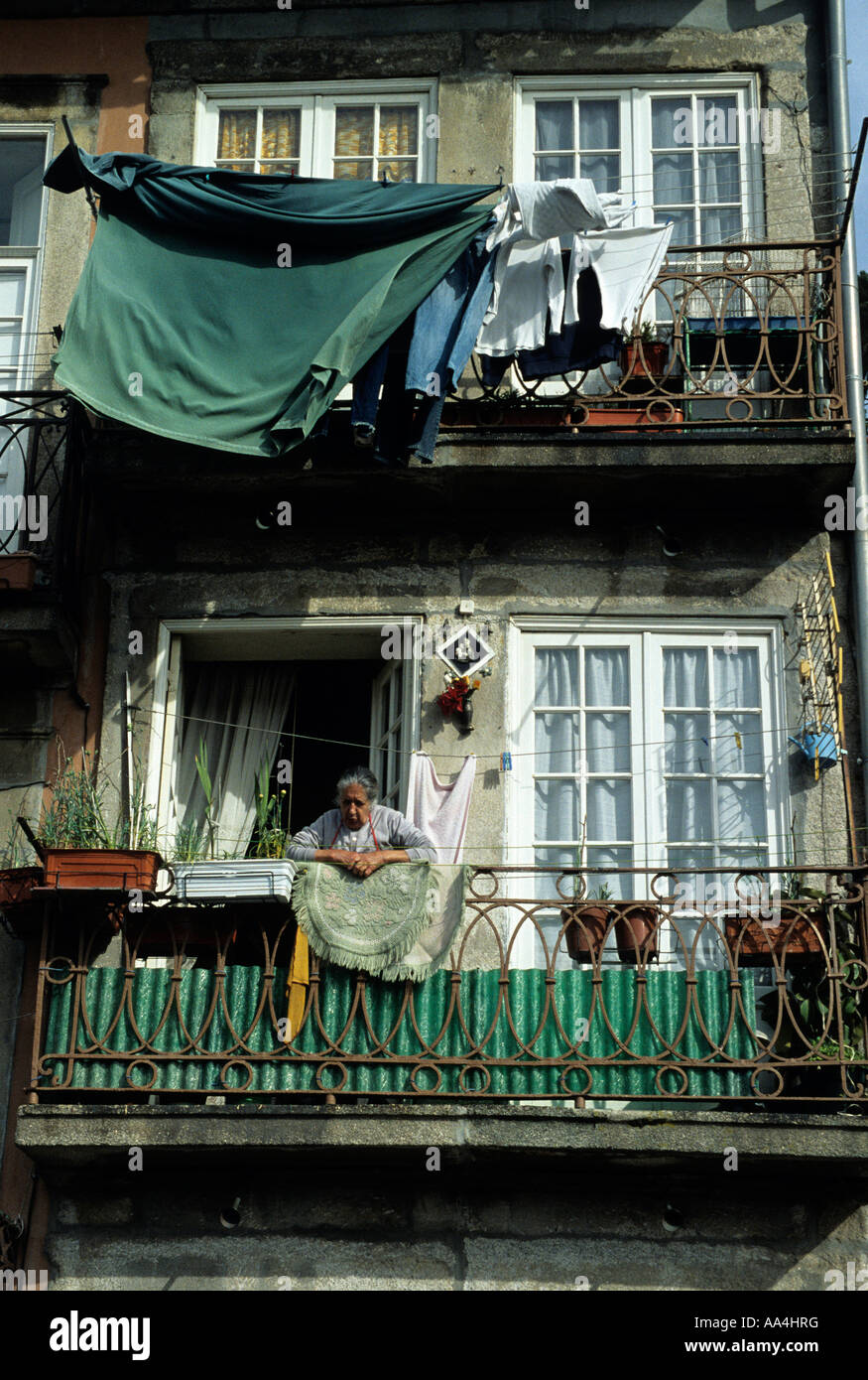 Old flat apartment on the waterfront in Porto Oporto with tenant on the