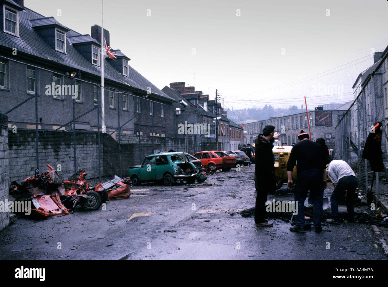 NEWRY BOMBING NORTHERN IRELAND 28 FEB 1985. 9 RUC POLICE OFFICERS DIED WHEN THE IRA MORTAR BOMBED THEIR POLICE STATION IN NEWRY Stock Photo