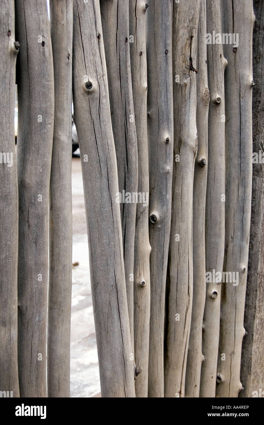 Coyote fence hi-res stock photography and images - Alamy