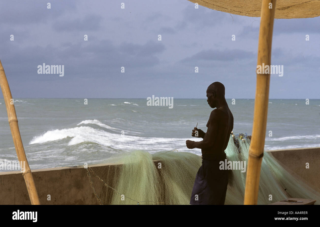 Ghana Cape coast Fisherman mending nets Stock Photo - Alamy