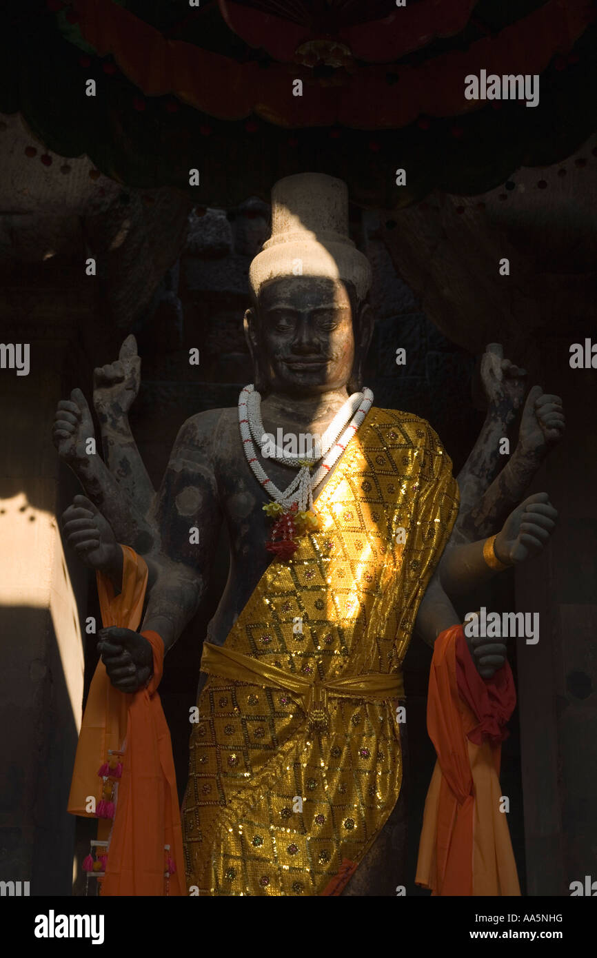 CAMBODIA ANGKOR WAT SIEM REAP PROVINCE Statue of Vishnu at a shrine inside Angkor Wat Stock Photo