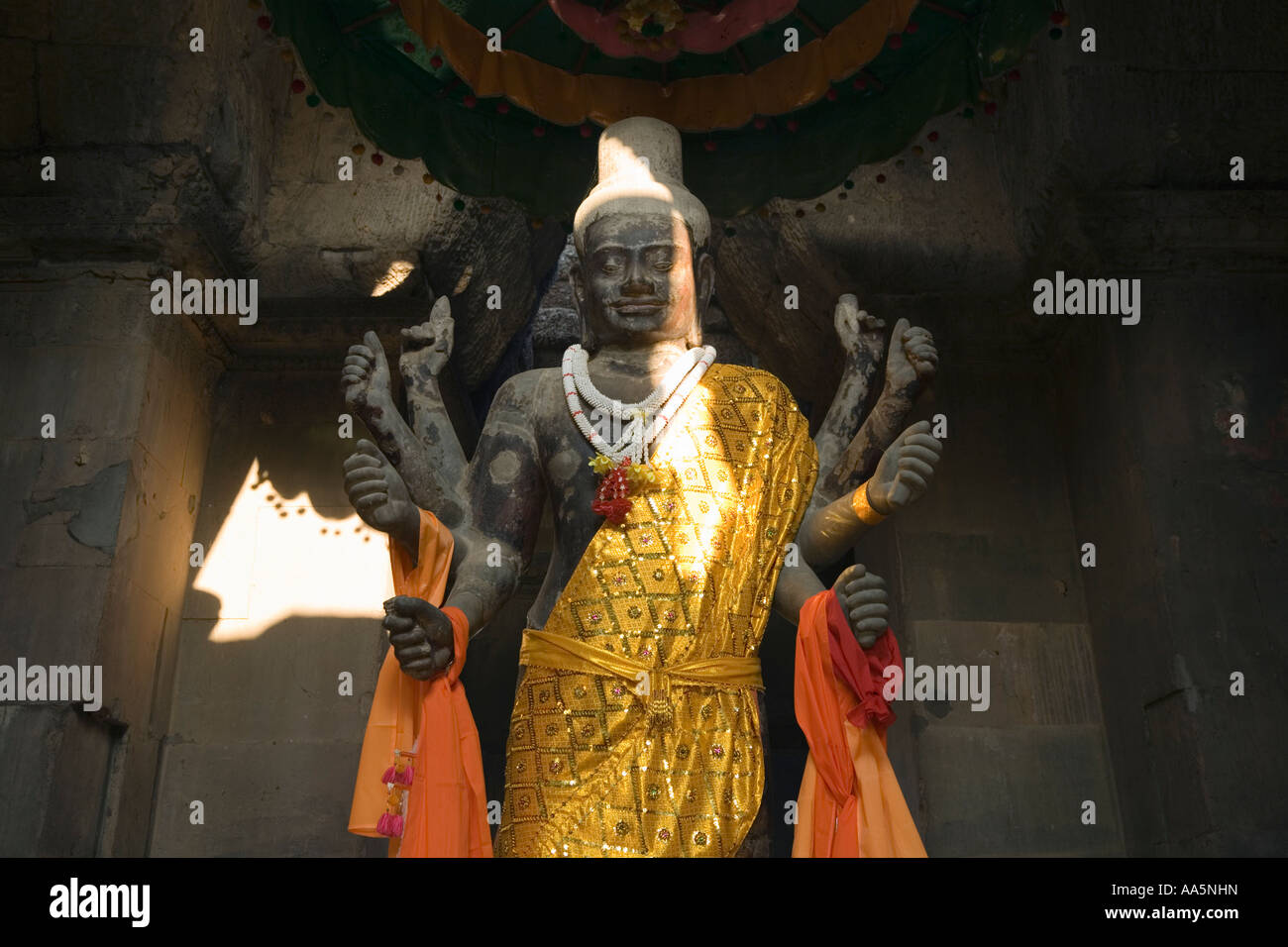 CAMBODIA ANGKOR WAT SIEM REAP PROVINCE Statue of Vishnu at a shrine inside Angkor Wat Stock Photo