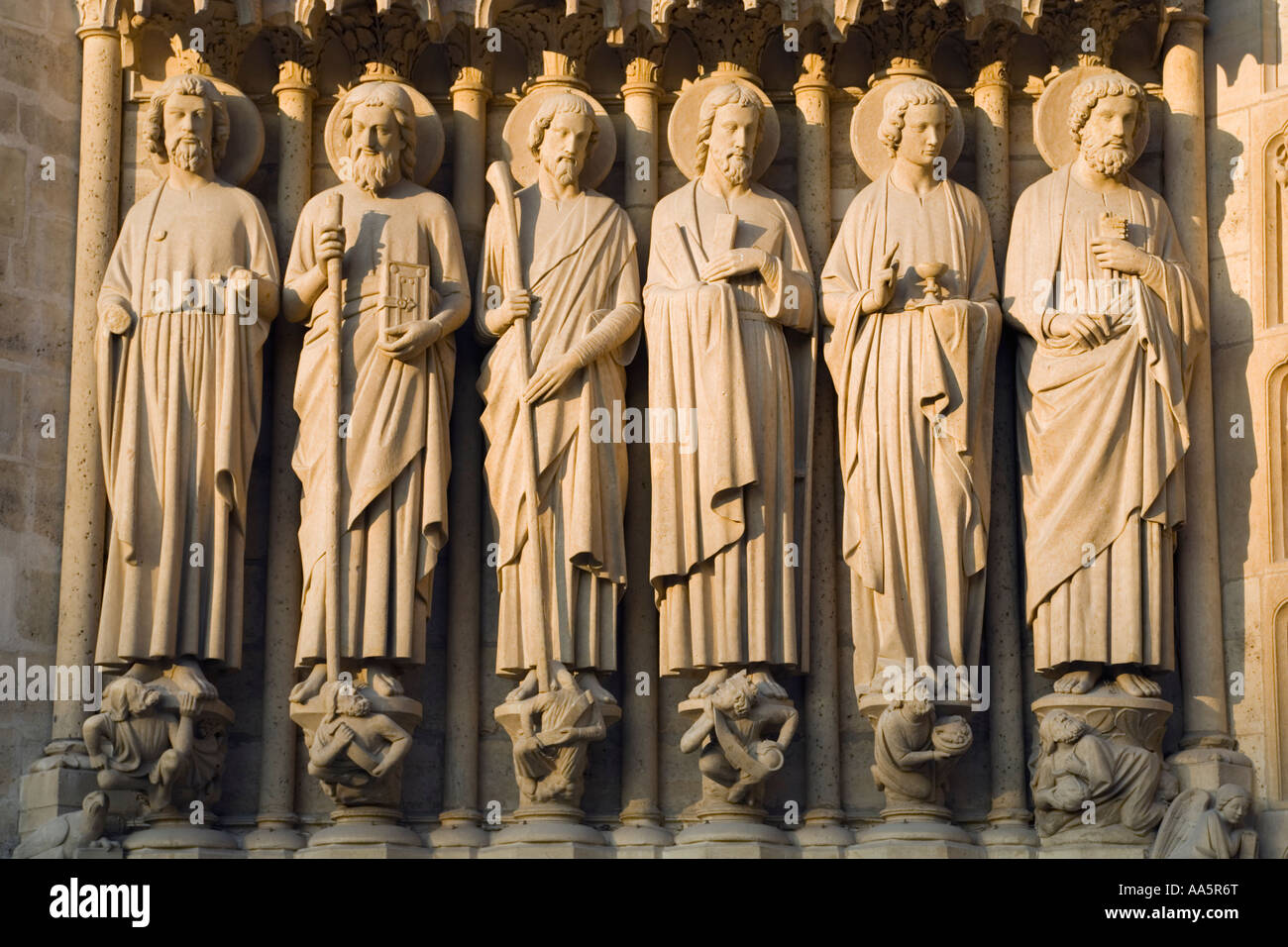 FRANCE PARIS Statues of saints along the west front of Notre Dame ...