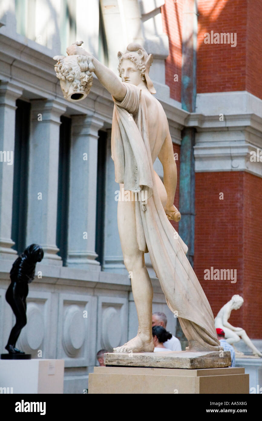 Medusa new york statue hi-res stock photography and images - Alamy