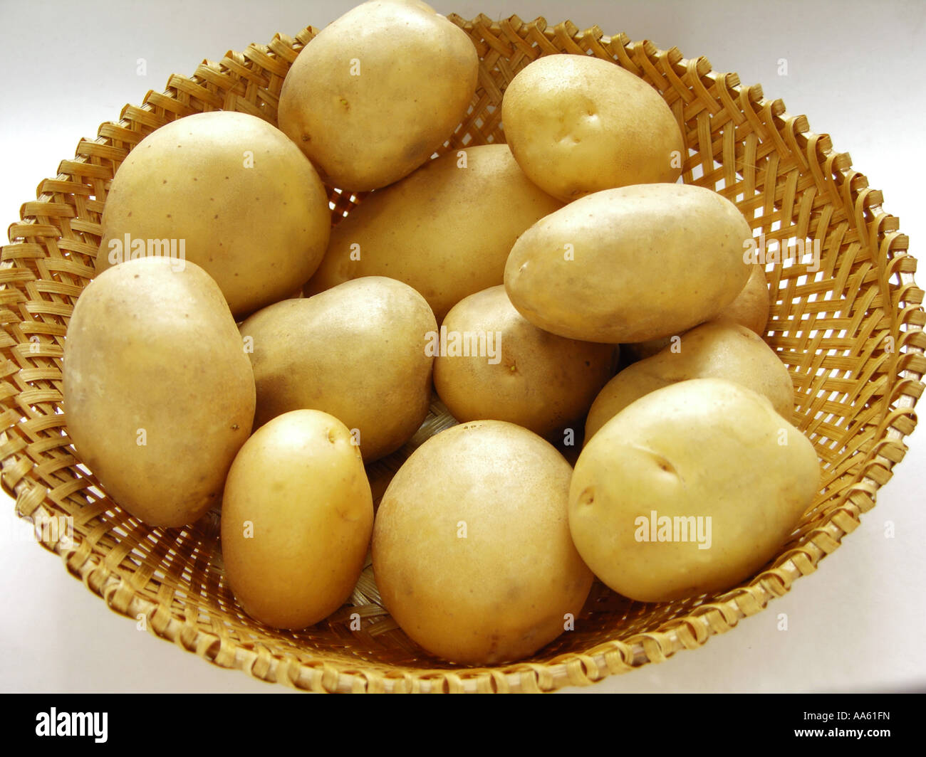 ADC103731 One dozen potatoes twelve pieces in basket vegetable India Stock Photo