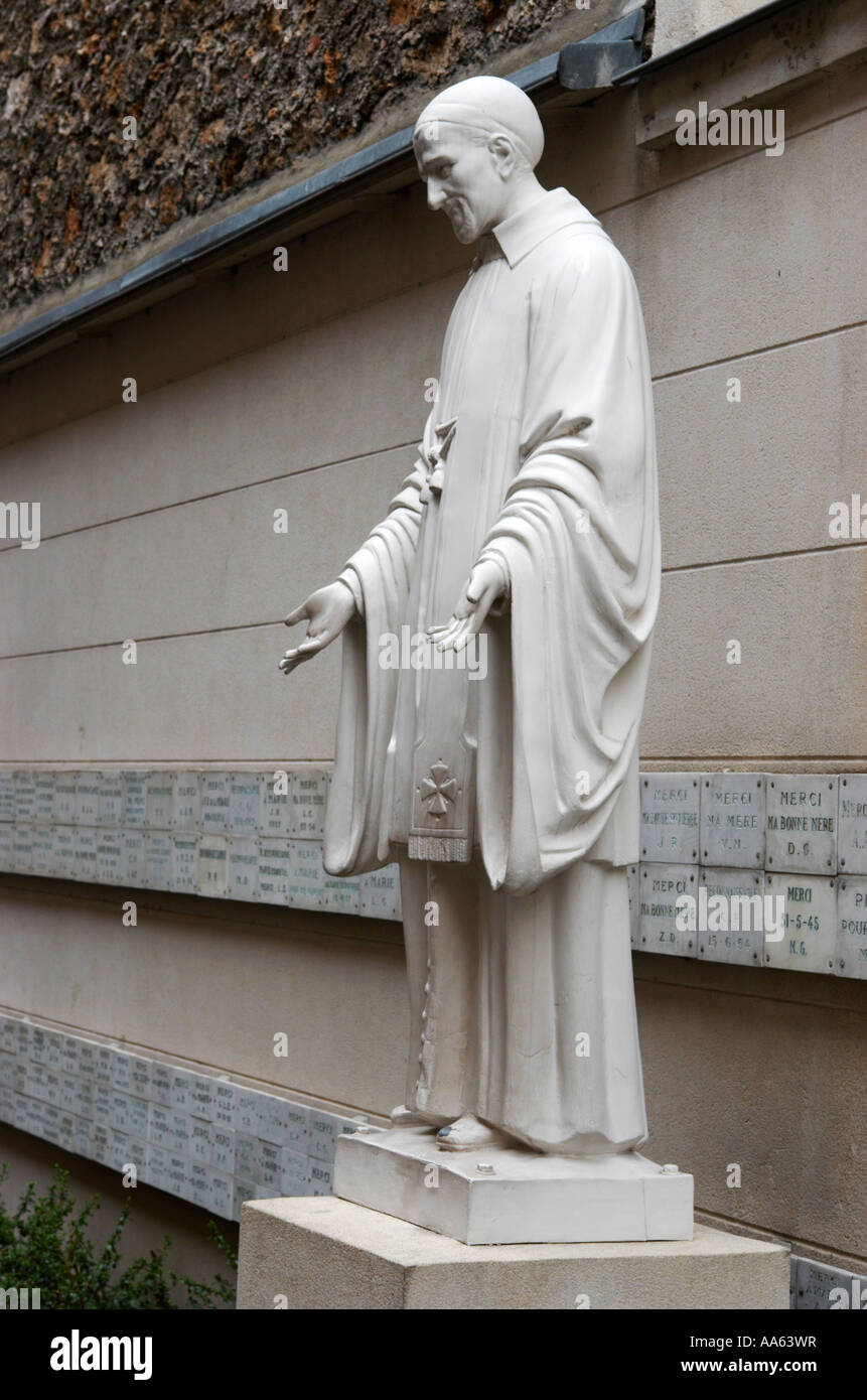 Statue outside the Chapelle Notre Dame de la Medaille Miraculeuse Paris France Stock Photo