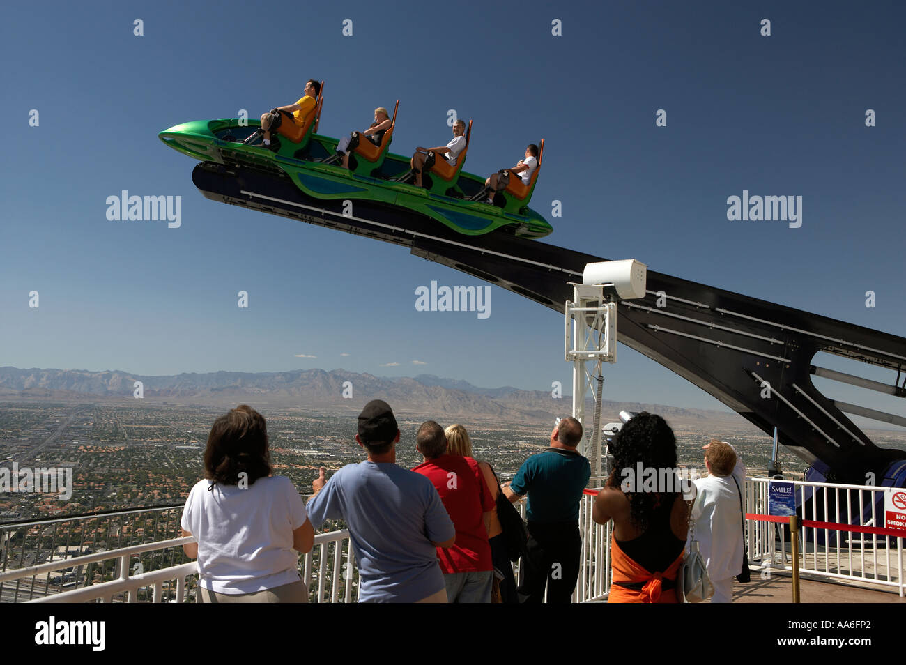 Thrill ride Big Shot on top of the Las Vegas Stratosphere tower (1149  ft/350m), the tallest freestanding observation tower of the US Stock Photo  - Alamy