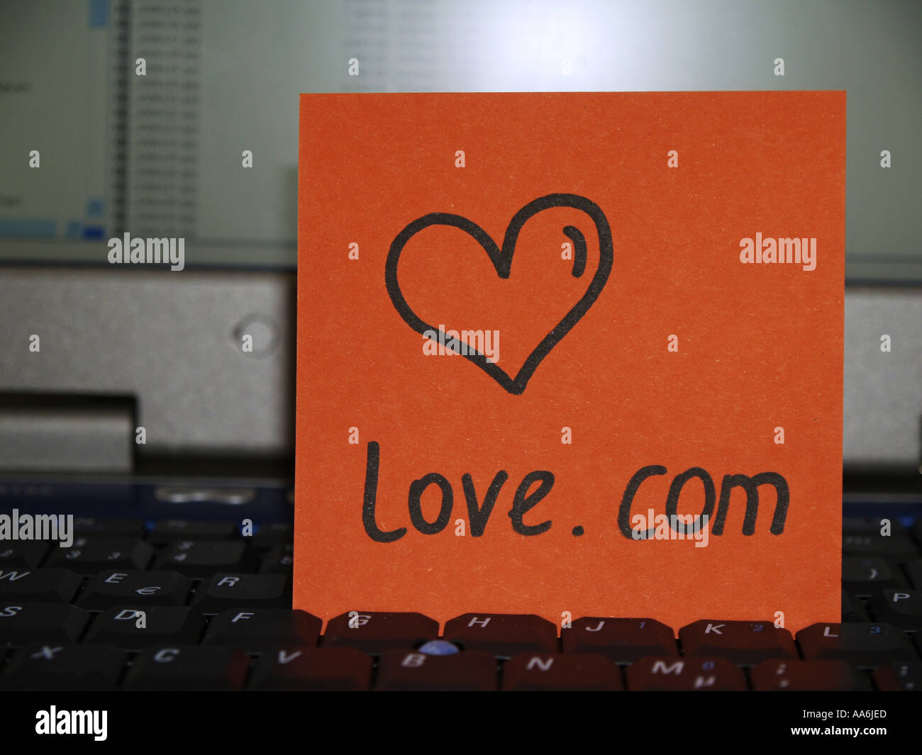 memo note on notebook drawing of heart love com Stock Photo - Alamy