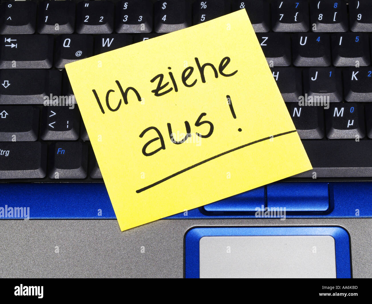 memo note on notebook, I´m moving out Stock Photo - Alamy