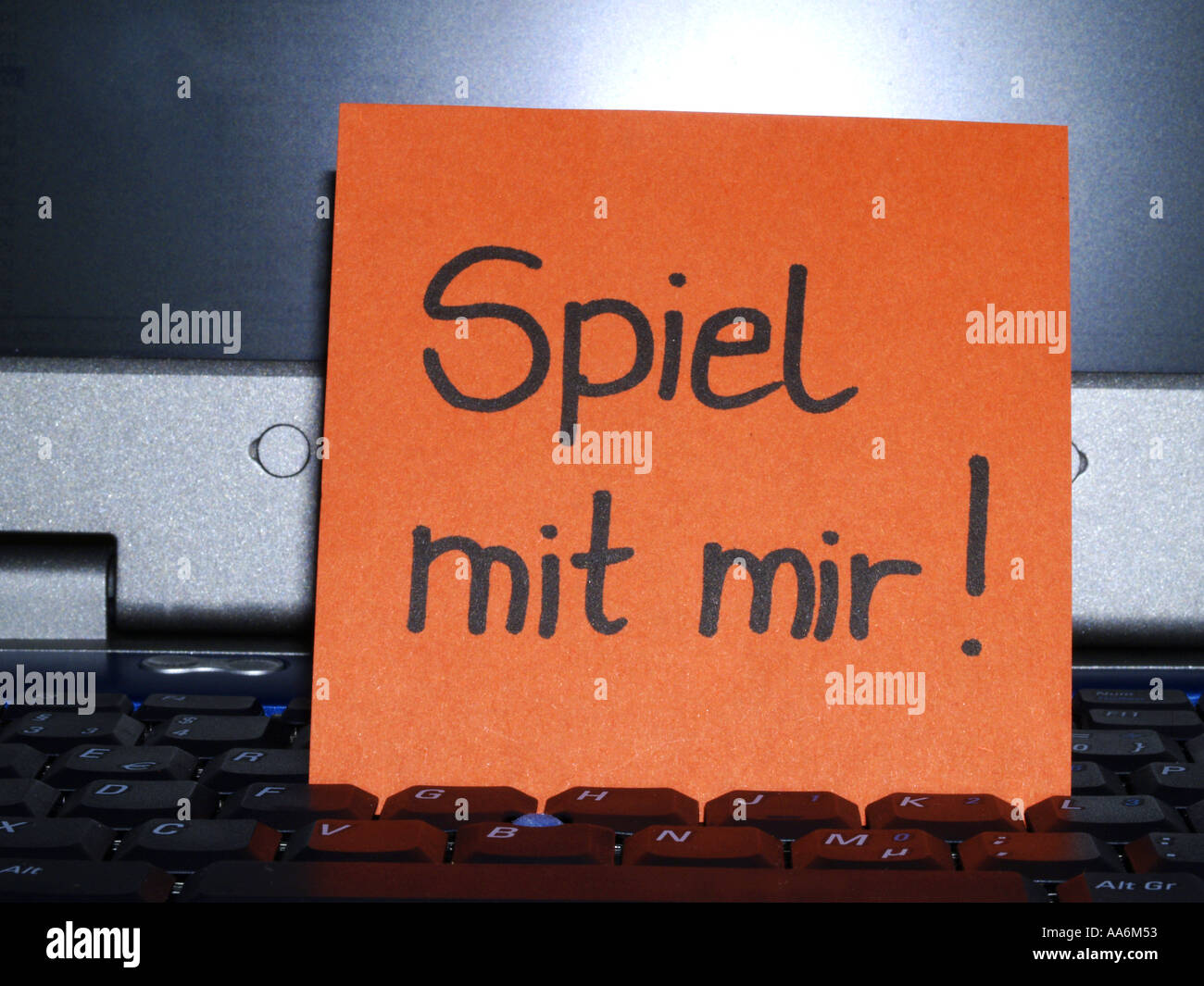 memo note on notebook Spiel mit mir play with me Stock Photo