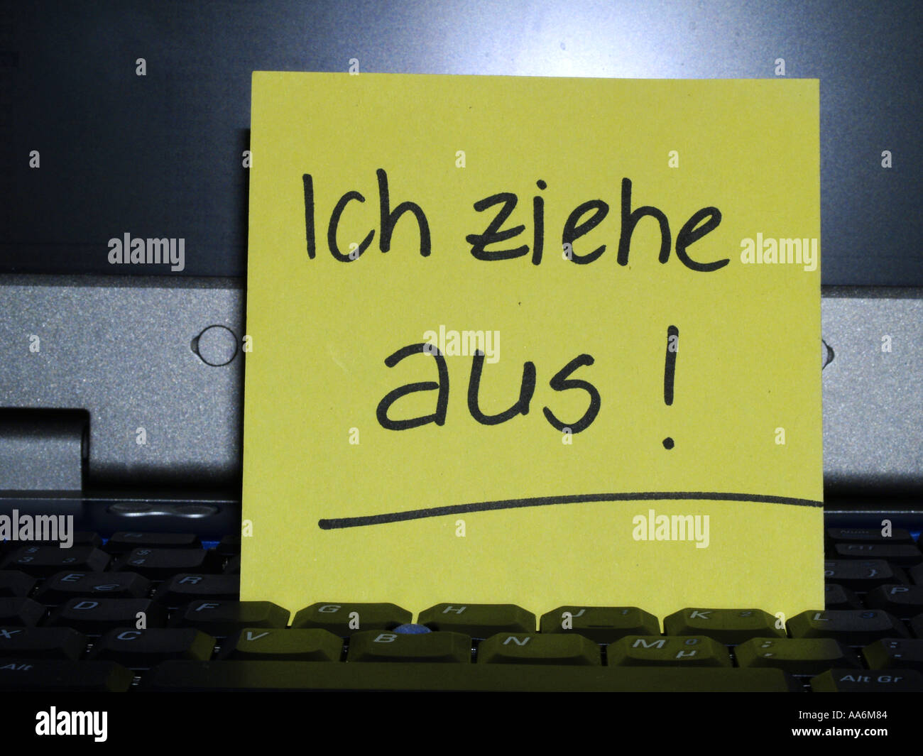 memo note on notebook, I´m moving out Stock Photo - Alamy